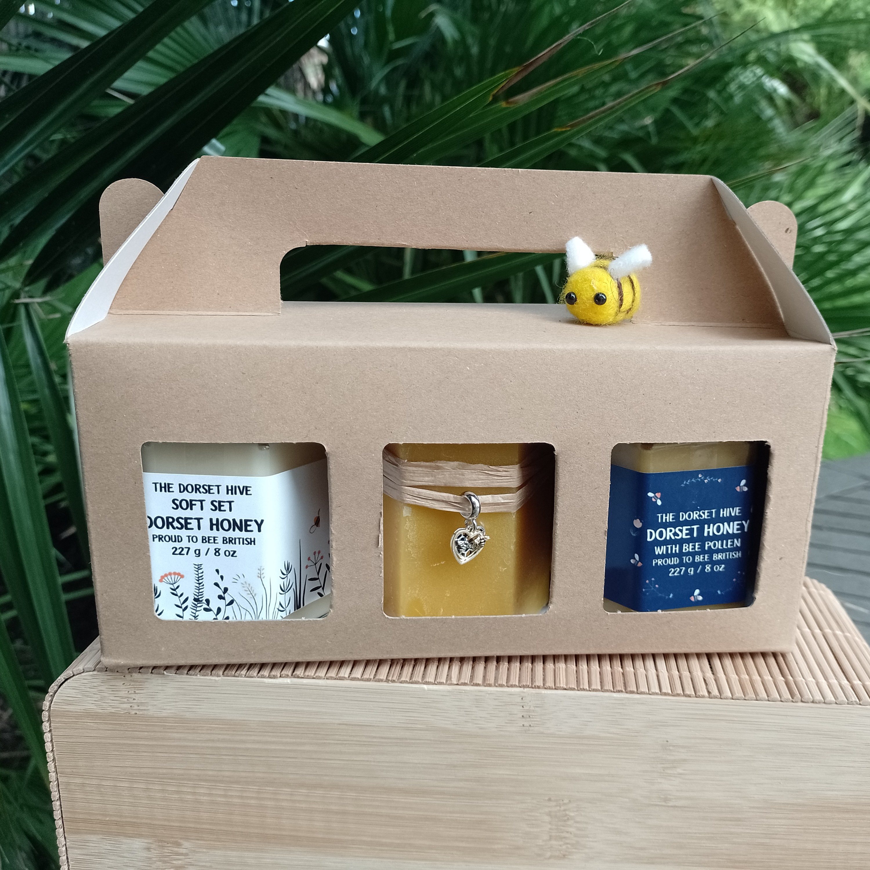 Dorset Honey & Beeswax Candle Hay Fever Allergy Gift Box