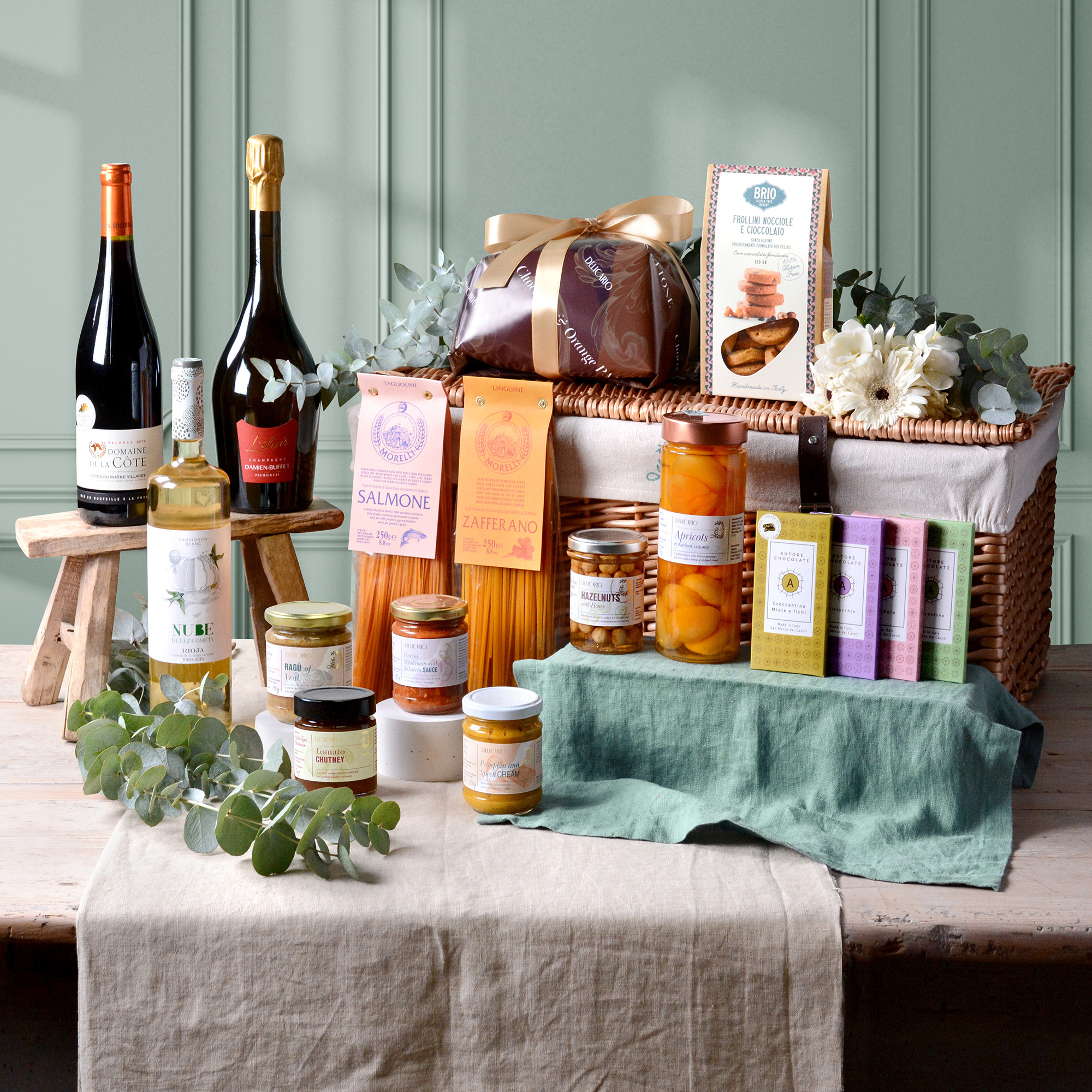 Delicario Christmas Party Hamper - Yumbles.com