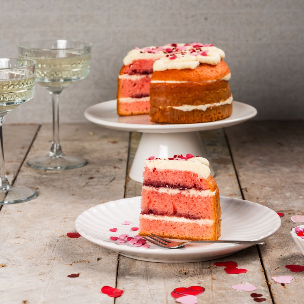 Valentimes Sponge Valentine's Victoria Sponge - Yumbles.com