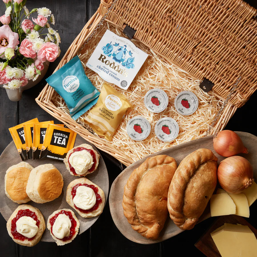 Cheese & Onion Pasty & Cream Tea Hamper - Yumbles.com