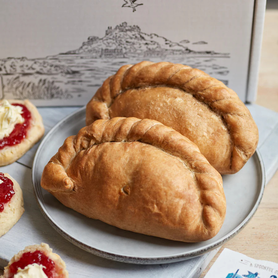 Cheese & Onion Pasty & Cream Tea Hamper - Yumbles.com