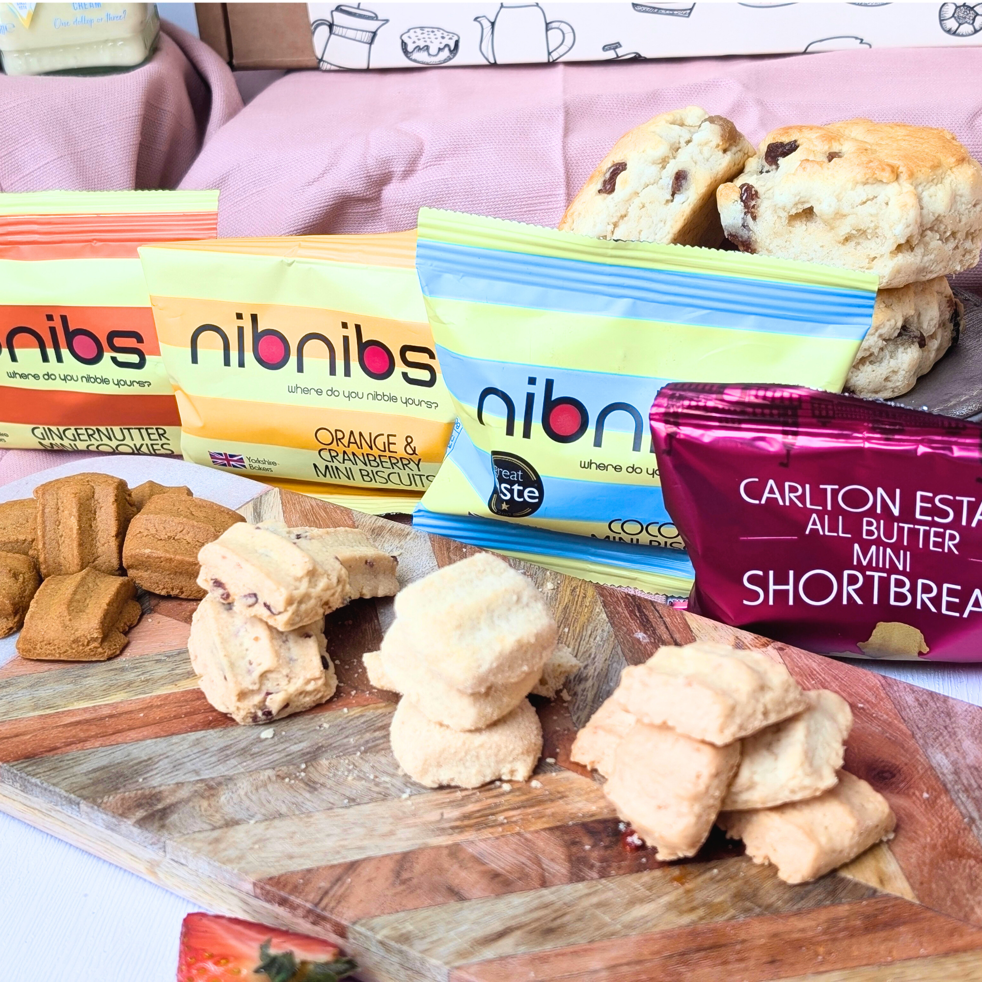 Afternoon Tea Hamper For 2 Gift Set - Luxury Treats - Yumbles.com