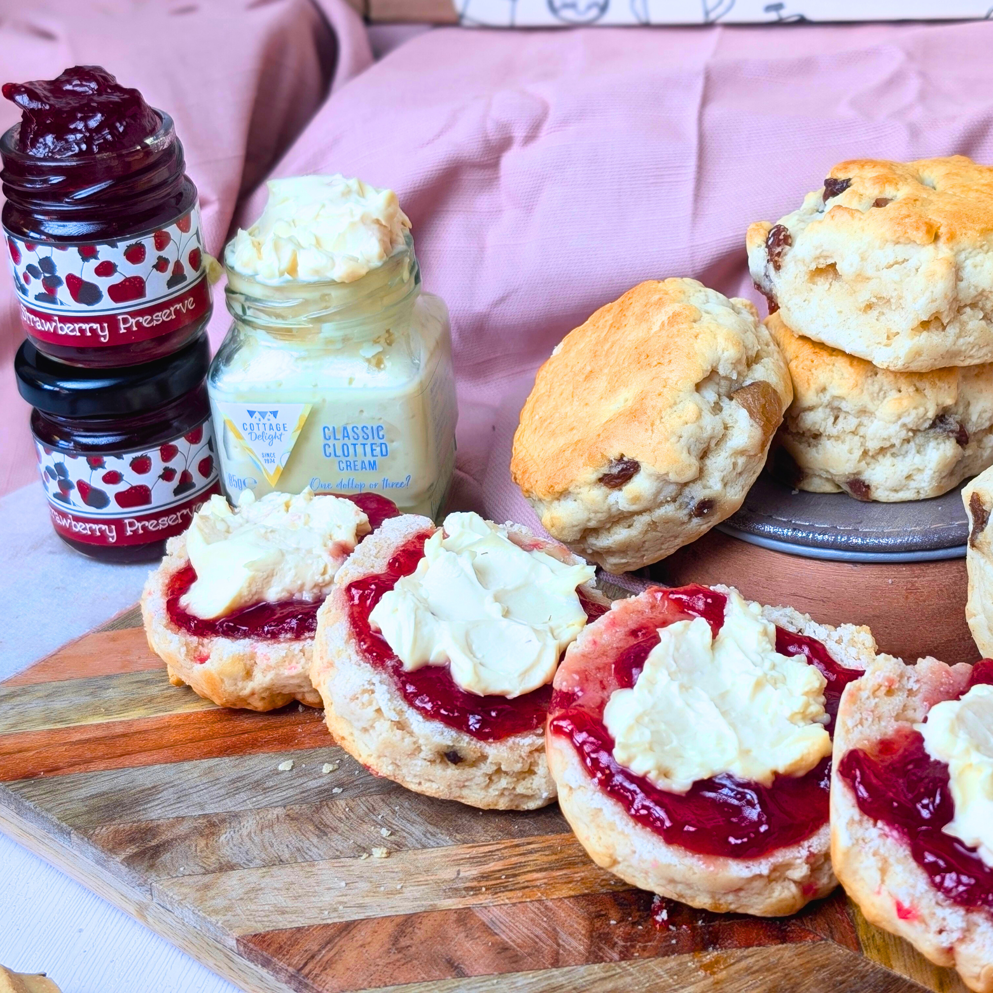 Afternoon Tea Hamper For 2 Gift Set - Luxury Treats - Yumbles.com