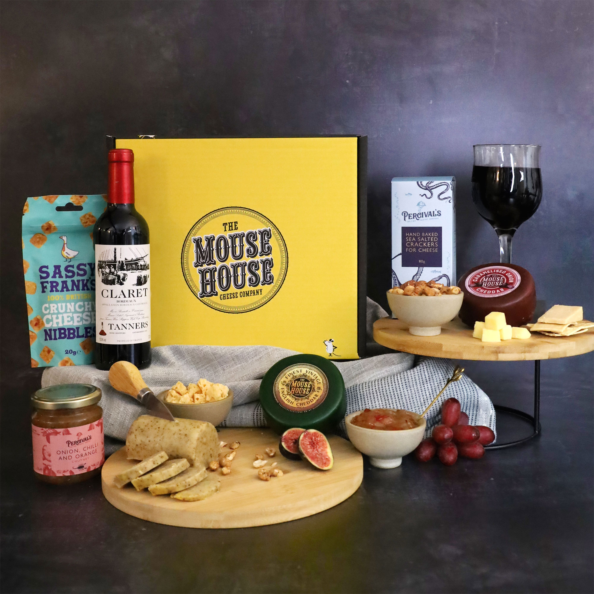 Classic Red Wine & Cheese Hamper - Yumbles.com