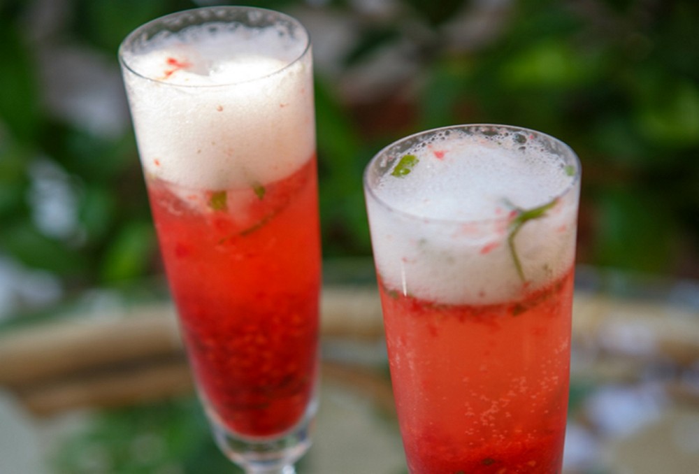 Raspberry Gin Bellini Cocktail
