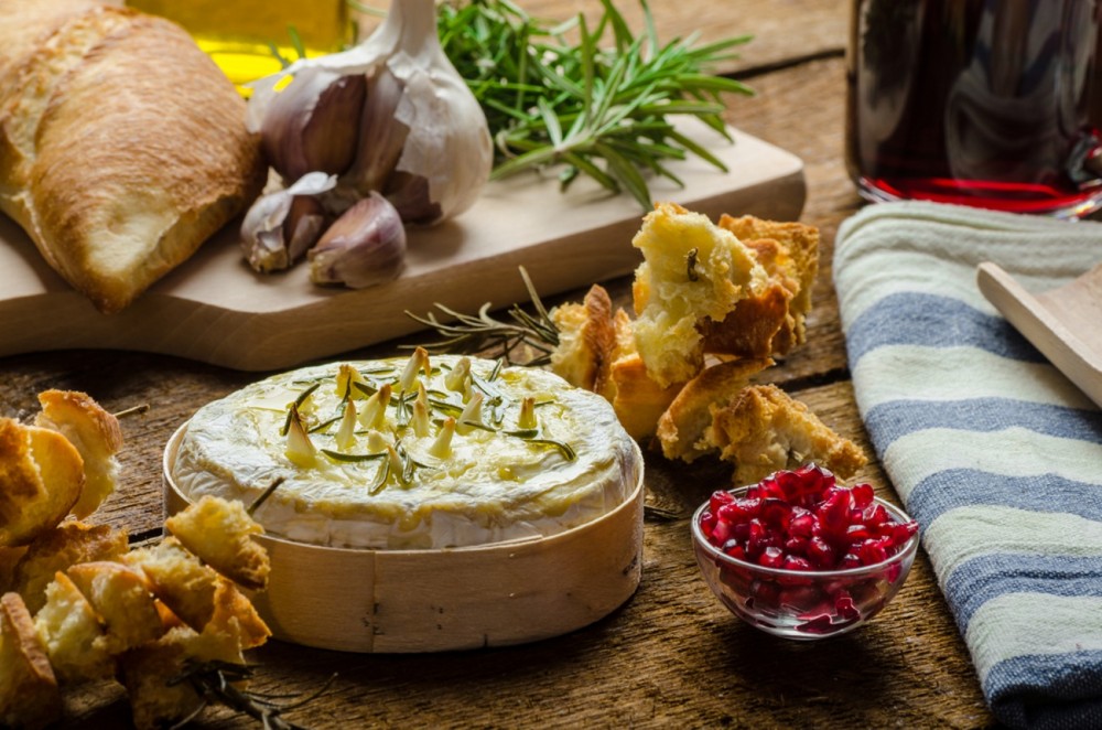 Gooey Baked Christmas Camembert