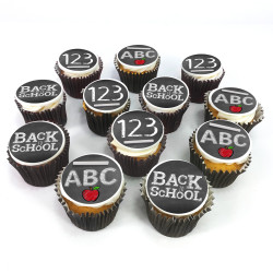 12 Back To School Chalkboard Cupcakes