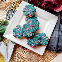 Poinsettia Christmas Biscuit Gift Box (8 Pieces) - Vegan Option Available