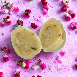 Pink Peppercorn Berry & Pistachio Truffle Egg - 75g