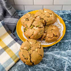 Pistachio & White Chocolate Gourmet Cookies - 6 Pieces Gift Box