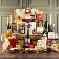 A Veritable Christmas Feast Hamper with Alcohol