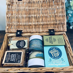 Mini Hamper with Pekoe Whisky Tea - Shortbread, Crackers & Chocolates