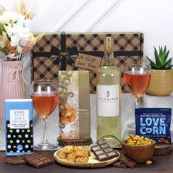 Provence Ros&eacute; & Nibbles Gift Box