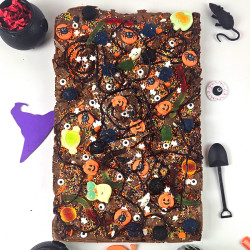 Halloween Tray Bake for 32