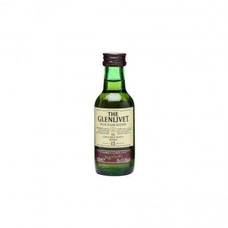 This whisky gift set provides a taste of a very highly rated 15-year-old whisky from the Glenlivet distillery in Speyside.