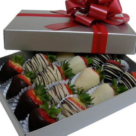 Gourmet Strawberries Dipped in Chocolate Gourmet Strawberries Dipped in Chocolate