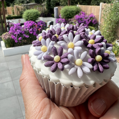 Individual Daisy Cake