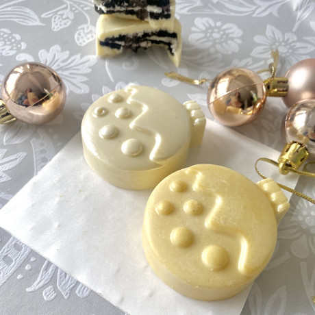 Xmas Chocolate Bauble Coated Oreo Stocking Filler