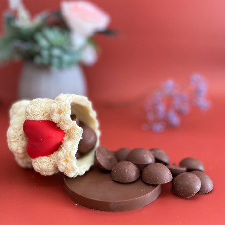 Rose Love: Snowy Belgian White Chocolate Gift Bear