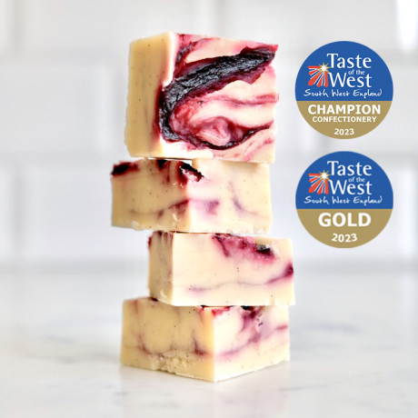 Beautifully sharp blackcurrants make a match made in heaven with deliciously smooth vanilla fudge.