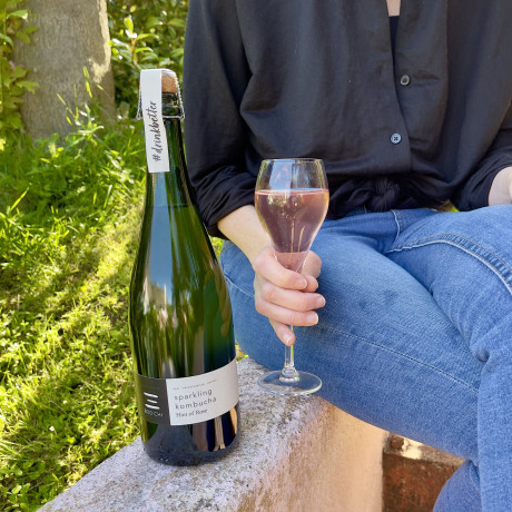 Sparkling with a hint of rose (non alc)