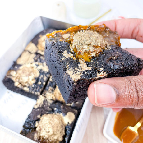 Caramerro Bea - Dark Chocolate Brownie With Salted Caramel, Ferrero Rocher &amp; Ferrero Raffaello