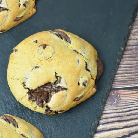 6 Double Chocolate Chip Cookies