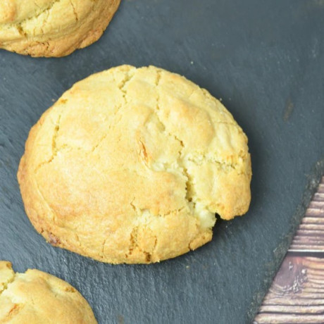 6 White Chocolate Cookies