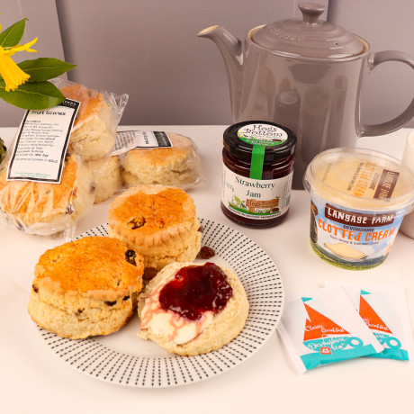 Devon Hampers Plain & Fruit scone cream tea gift