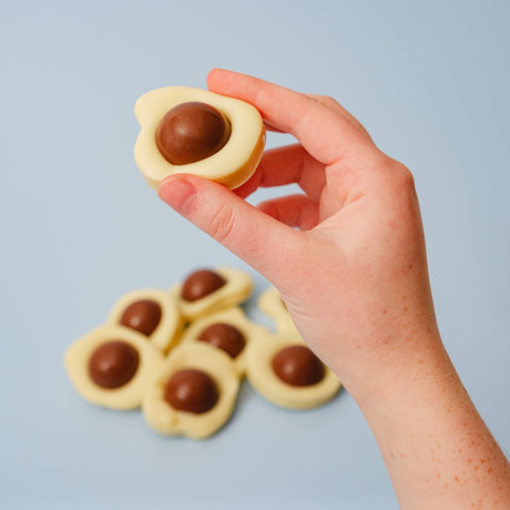 Handmade with care – Crafted in small batches from high-quality Belgian Fairtrade chocolate for the best flavour and texture.