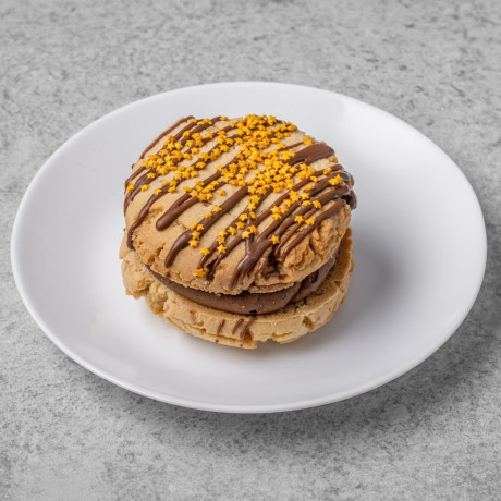 Salted Caramel Cookie Sandwich