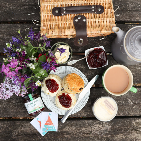 Devon Plain & fruit scone cream tea hamper
