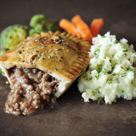 Classic Mince & Onion Pies (Set of 6) Classic Mince & Onion Pies (Set of 6)