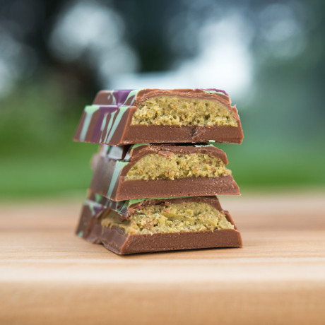 Dubai chocolate bar with pistachio