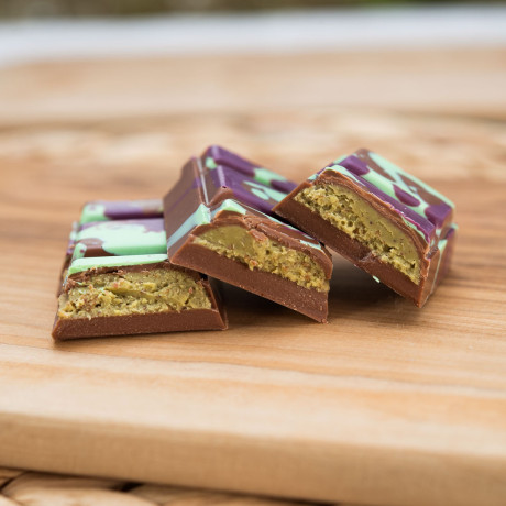 Dubai chocolate bar with pistachio