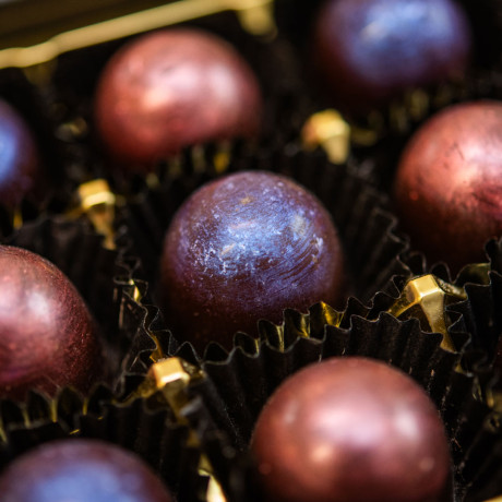 Rose &amp; Violet Creams - Box of 18
