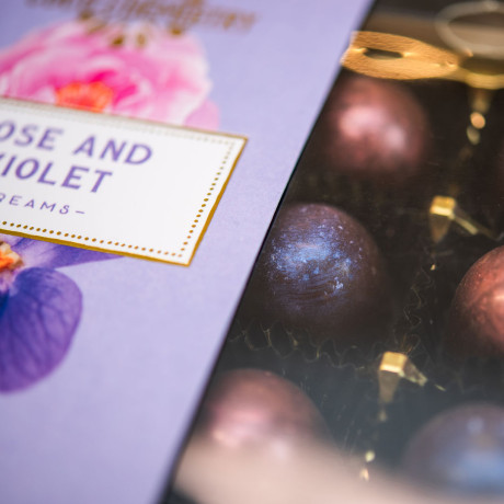 Rose &amp; Violet Creams - Box of 18
