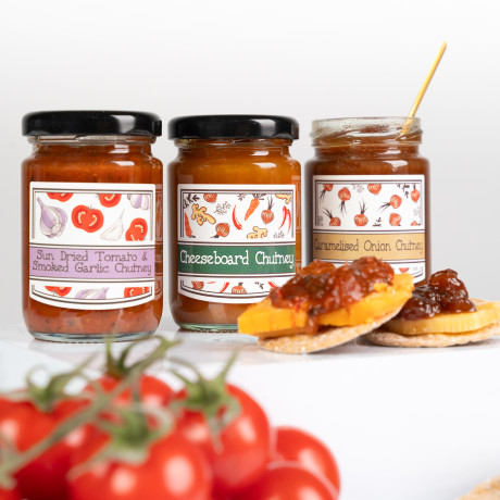 Cheese Hamper Gift Set Selection Box Includes 3 Cheddar Cheese Truckles, 3 Chutneys and Sourdough Crackers