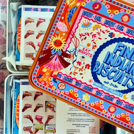 Biskut Bar Starter Kit - South Asian Biscuit Tin with Choice of Biscuit Pair