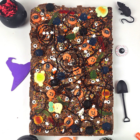 Halloween Tray Bake for 32