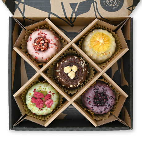 Luxury Bundt Cake Selection Box | Plant-Based Everyone Can Enjoy Luxury Bundt Cake Selection Box | Plant-Based Everyone Can Enjoy