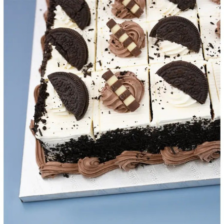 Oreo Crunch Cake - Egg-Free Party Platter
