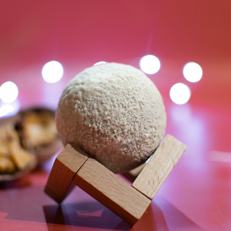 Velvet Crisp-filled Snowballs