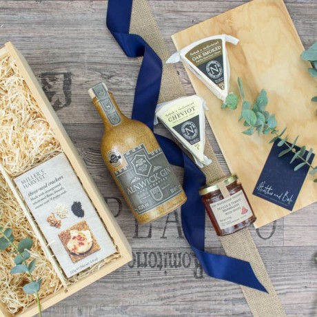 The Alnwick Gin & Cheese Hamper